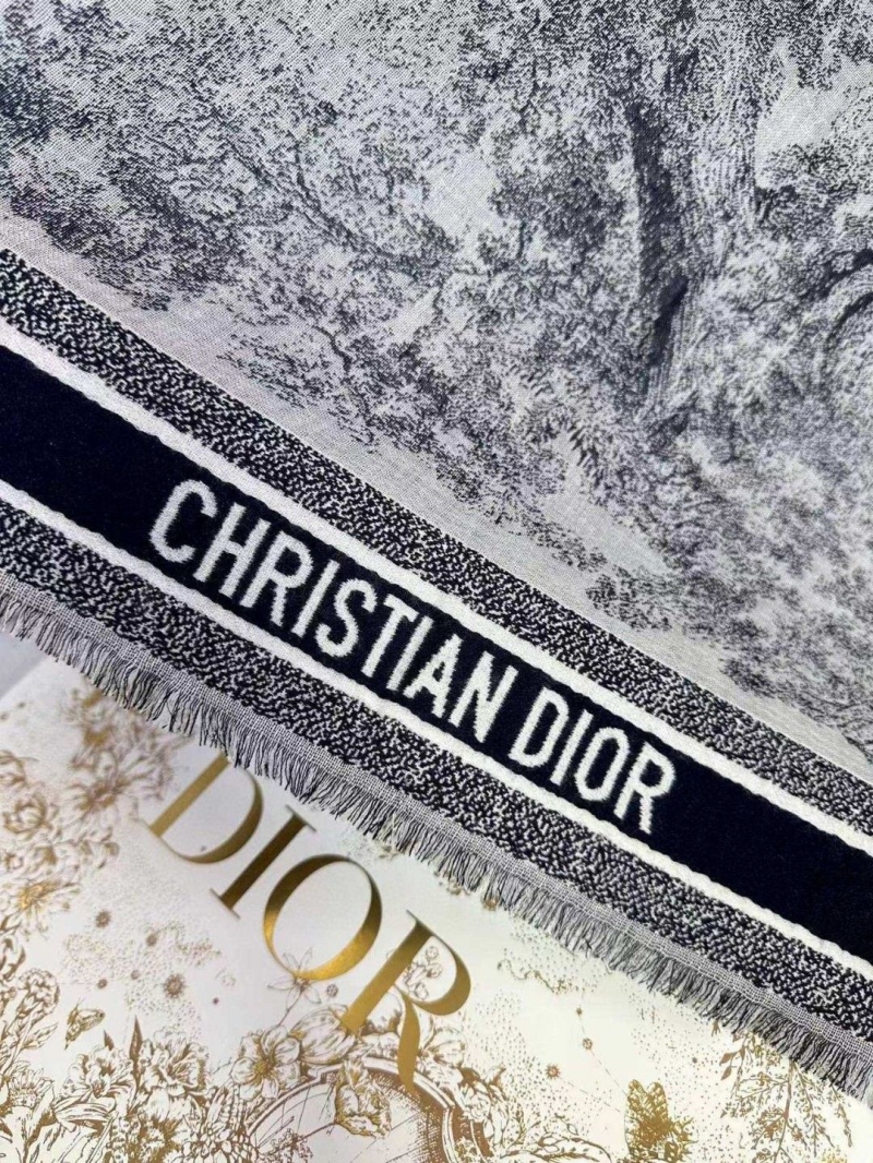 CHRISTIAN DIOR